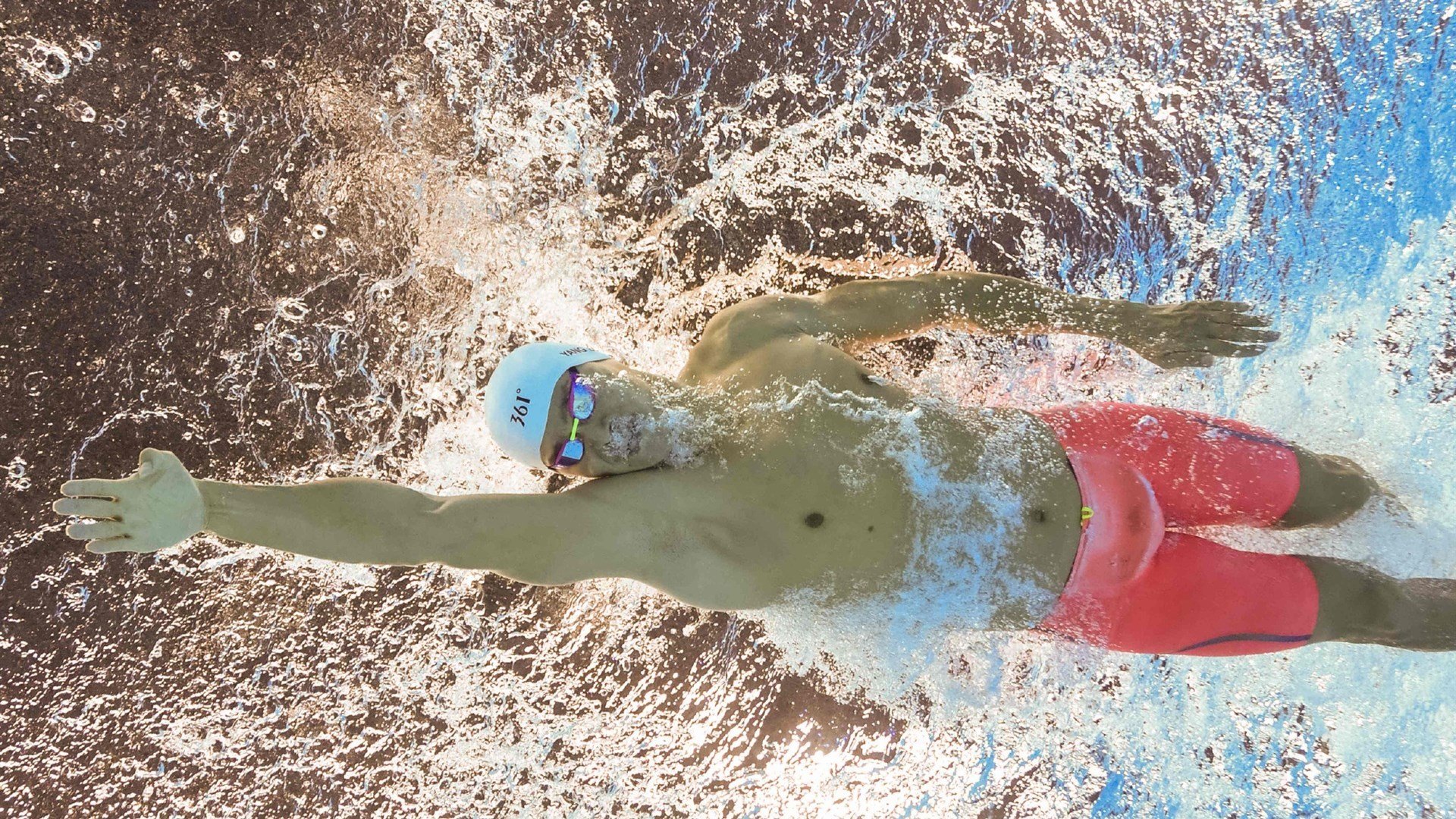 乐鱼体育官网入口-爵士勇猛表现，米切尔多次投中“全场最佳”三分！，爵士队米切尔伤势